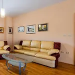 Appartamento Nikica Mirce
